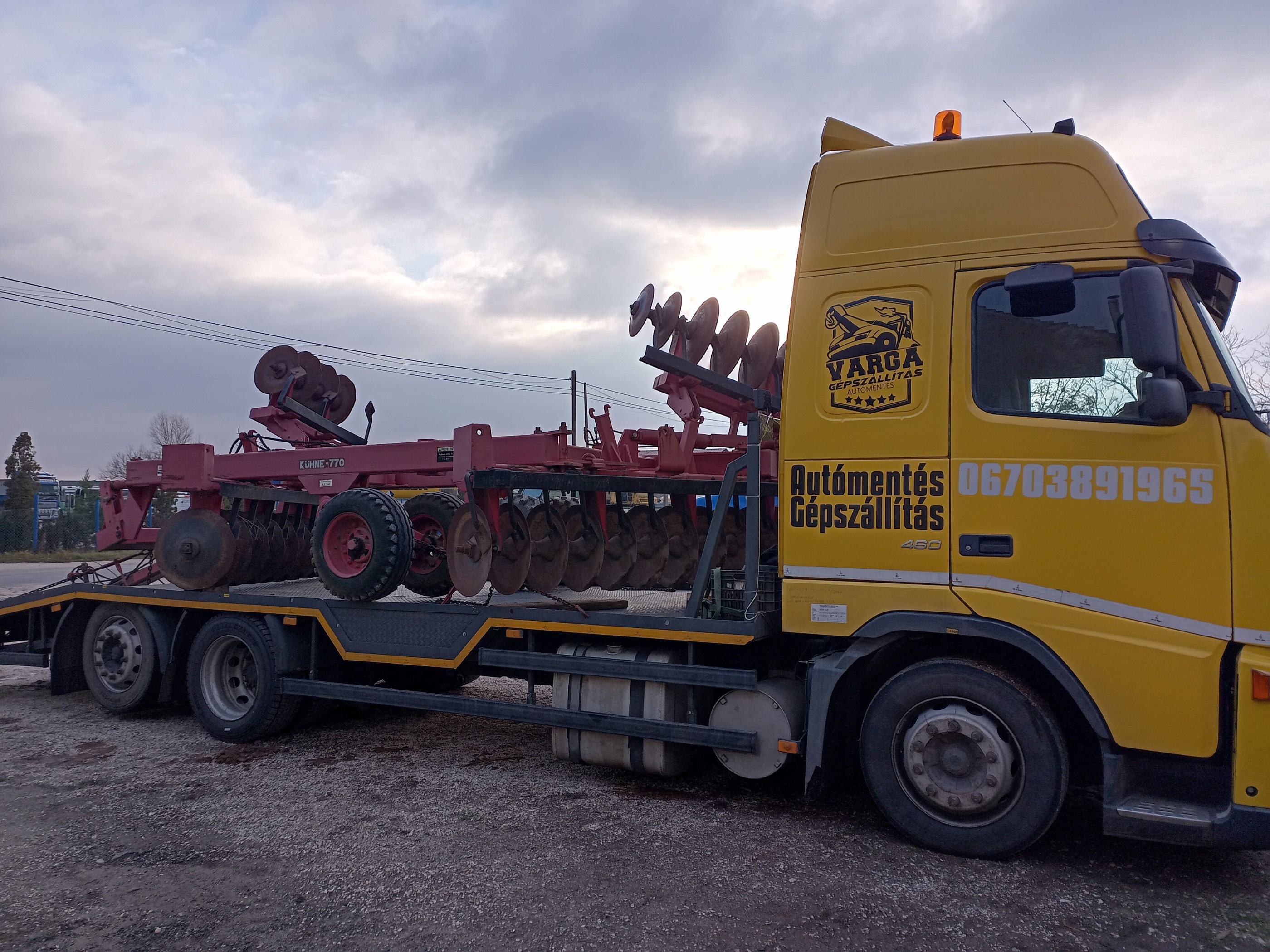 Munkagép szállítás mezőgazdasági gépszállítás Nádudvar